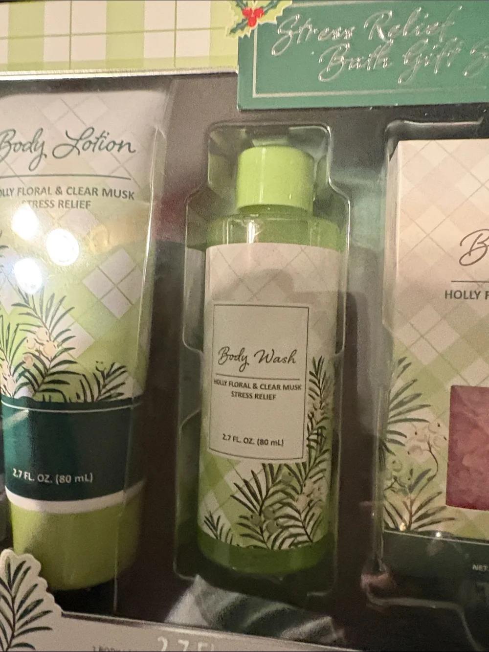 Green Floral Bath & Body Gift Set - Refreshing Scent Holly Floral and Clear Musk